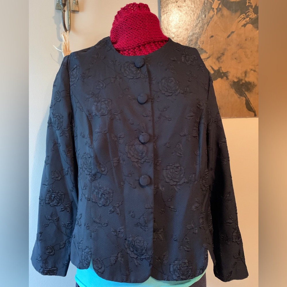 R&K light weight black embroidered blazer size 14 P